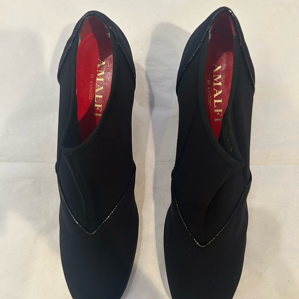 Amalfi By Rangoni Nero wedges